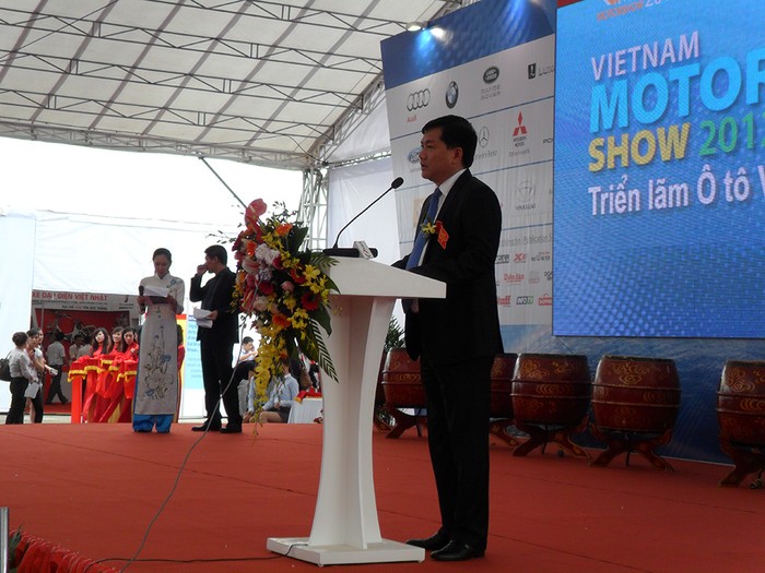 Bộ trưởng Bộ Giao thông Vận tải Đinh La Thăng phát biểu tại lễ khai mạc Việt Nam Motor Show 2012